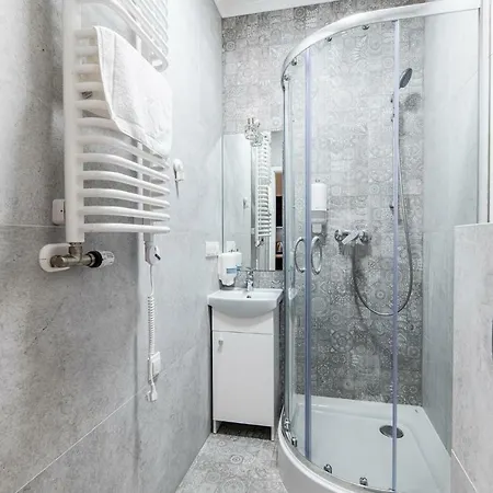 Lubomirskiego 23 - Great Location, 10 Min To Main Square By Foot, Right Next To Main Rail And Bus Station 3*