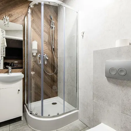 Lubomirskiego 23 - Great Location, 10 Min To Main Square By Foot, Right Next To Main Rail And Bus Station 3*