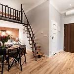 Appart hôtel Lubomirskiego 23 - Great Location, 10 Min To Main Square By Foot, Right Next To Main Rail And Bus Station