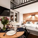 Lubomirskiego 23 - Great Location, 10 Min To Main Square By Foot, Right Next To Main Rail And Bus Station 3* Cracovie
