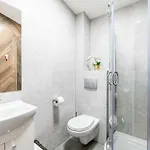 Appart hôtel Lubomirskiego 23 - Great Location, 10 Min To Main Square By Foot, Right Next To Main Rail And Bus Station Cracovie