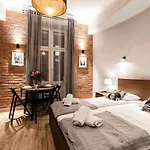 Lubomirskiego 23 - Great Location, 10 Min To Main Square By Foot, Right Next To Main Rail And Bus Station 3* Cracovie