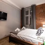 Lubomirskiego 23 - Great Location, 10 Min To Main Square By Foot, Right Next To Main Rail And Bus Station 3*