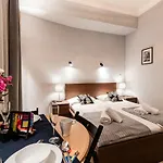 Appart hôtel Lubomirskiego 23 - Great Location, 10 Min To Main Square By Foot, Right Next To Main Rail And Bus Station