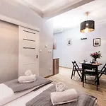 Lubomirskiego 23 - Great Location, 10 Min To Main Square By Foot, Right Next To Main Rail And Bus Station 3*