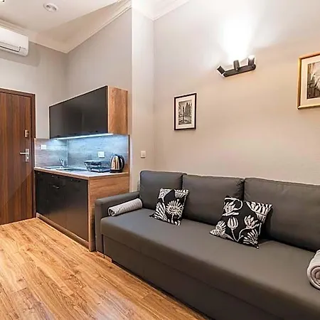 Lubomirskiego 23 - Great Location, 10 Min To Main Square By Foot, Right Next To Main Rail And Bus Station Apartahotel