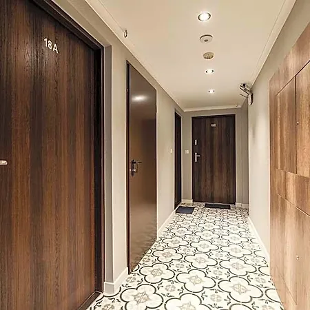 Lubomirskiego 23 - Great Location, 10 Min To Main Square By Foot, Right Next To Main Rail And Bus Station Hotel apartamentowy Kraków