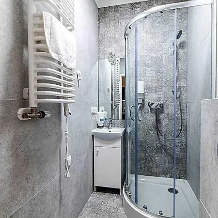 Lubomirskiego 23 - Great Location, 10 Min To Main Square By Foot, Right Next To Main Rail And Bus Station Cracovia