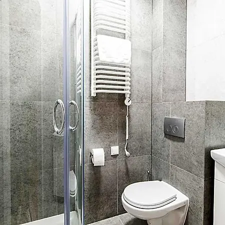 Lubomirskiego 23 - Great Location, 10 Min To Main Square By Foot, Right Next To Main Rail And Bus Station