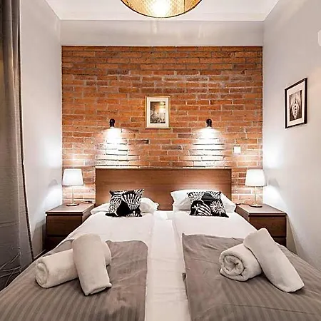 Lubomirskiego 23 - Great Location, 10 Min To Main Square By Foot, Right Next To Main Rail And Bus Station Apartahotel