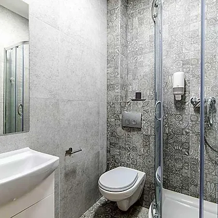 Lubomirskiego 23 - Great Location, 10 Min To Main Square By Foot, Right Next To Main Rail And Bus Station 3*