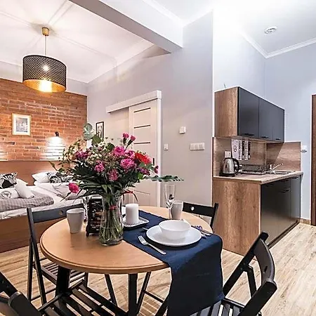 Lubomirskiego 23 - Great Location, 10 Min To Main Square By Foot, Right Next To Main Rail And Bus Station 3* Cracovia