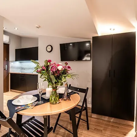 מלון דירות Lubomirskiego 23 - Great Location, 10 Min To Main Square By Foot, Right Next To Main Rail And Bus Station קרקוב