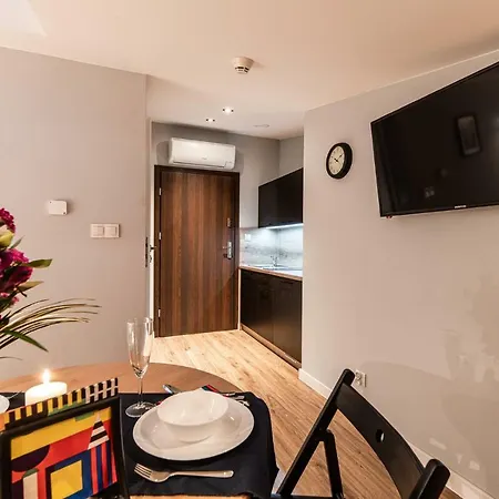 Lubomirskiego 23 - Great Location, 10 Min To Main Square By Foot, Right Next To Main Rail And Bus Station 3* Краков